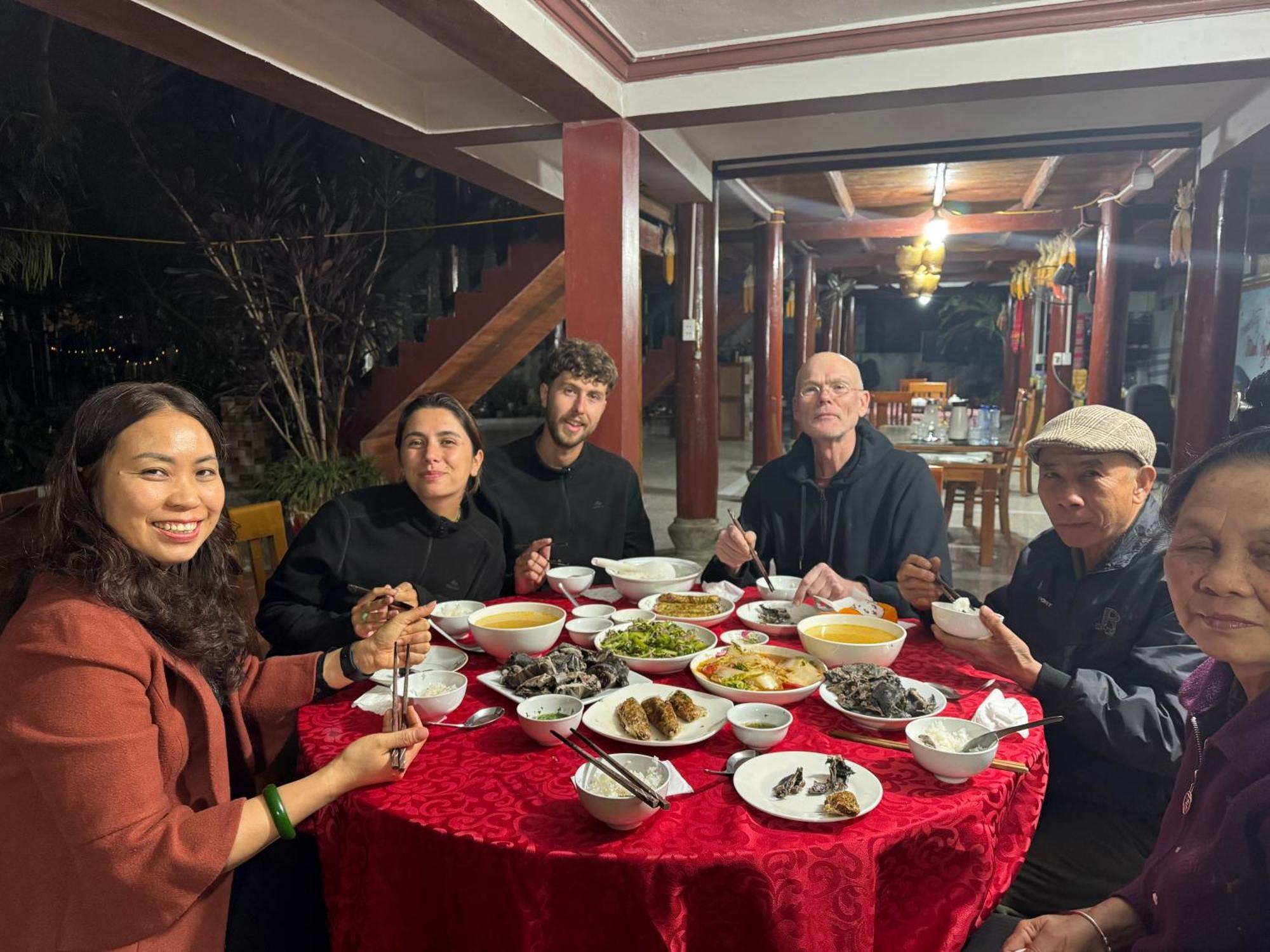 Minh Ngoc Homestay Dien Bien Phu Ban Him Lom Bagian luar foto